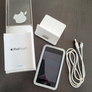 Apple iPod Touch 2ème Génération - Modèle A1288 8Go Argent Chrome